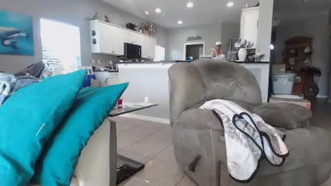 Snapshot of smallpenisbigtongue chatting on 01.05.25 Daddy online show from 01.05.25