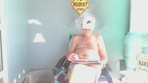 Snapshot of smallpenisbigtongue chatting on 02.04.25 Daddy online show from 02.04.25