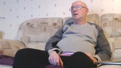 Snapshot of smallsteve562 chatting on 12.30.24 Steve online show from 12.30.24