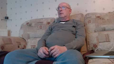 Snapshot of smallsteve562 chatting on 12.21.25 Steve online show from 12.21.25