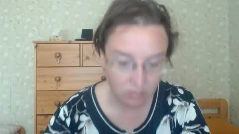 Snapshot of smart_rose chatting on 06.18.26 smart_rose online show from 06.18.26