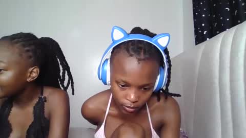 Snapshot of smiley_luv1 chatting on 12.19.25 smiley luv1 online show from 12.19.25