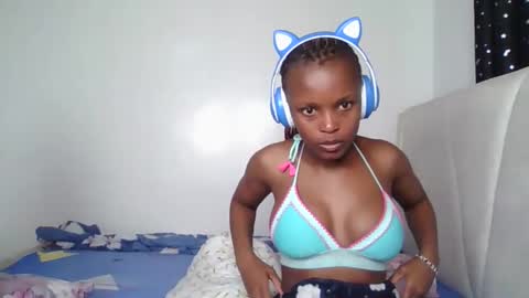 Snapshot of smiley_luv1 chatting on 01.12.26 smiley luv1 online show from 01.12.26