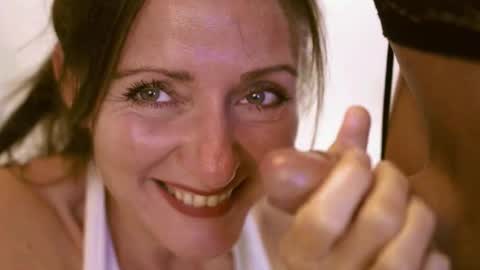 Snapshot of smilinglove chatting on 10.18.25 Tati  San online show from 10.18.25