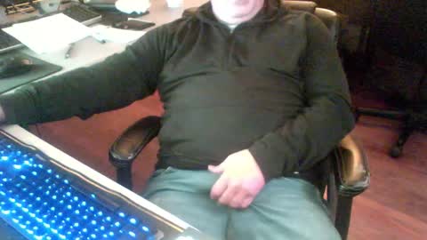 Snapshot of smly chatting on 11.05.25 smly online show from 11.05.25