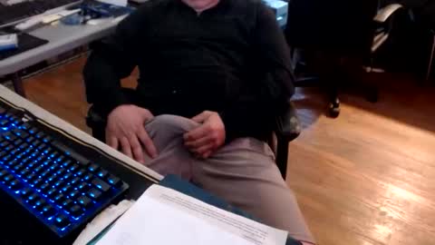 Snapshot of smly chatting on 11.21.25 smly online show from 11.21.25