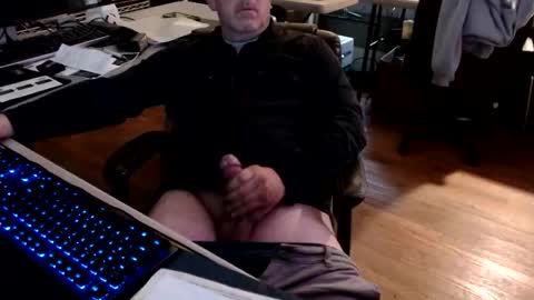 Snapshot of smly chatting on 11.25.25 smly online show from 11.25.25