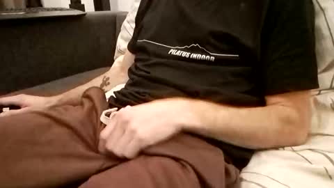 Snapshot of smokeandwatching chatting on 11.07.25 Smokeandwatching online show from 11.07.25