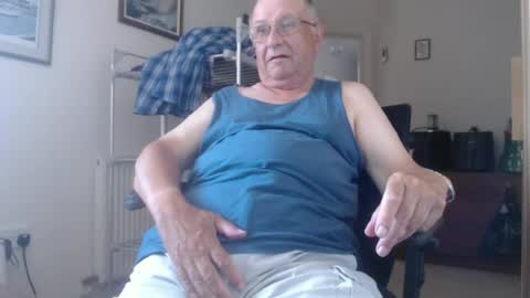 Snapshot of smoothmutton chatting on 06.25.26 smoothmutton online show from 06.25.26