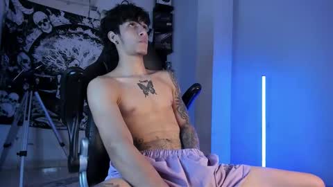 Snapshot of snakebutterfly chatting on 12.01.25 snakebutterfly online show from 12.01.25