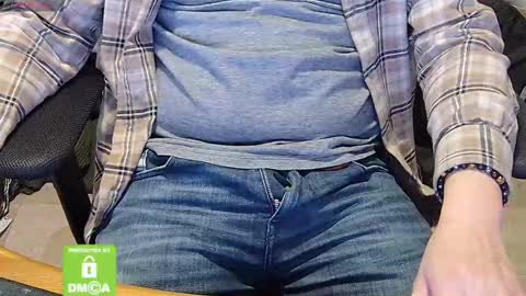 Snapshot of sneakybill82 chatting on 03.04.25 Sneakybill online show from 03.04.25