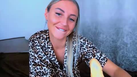 Sneja online show from 11.26.25