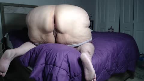 Snoqueen online show from 01.08.25