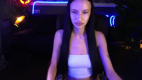 snow_whiteeex online show from 09.15.25