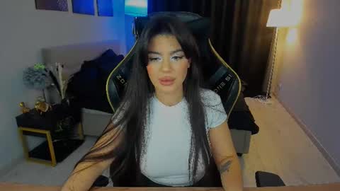 snowingwinter online show from 09.27.25