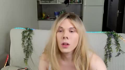 Snapshot of snowwgirll chatting on 02.28.26 Snowwgirlls online show from 02.28.26