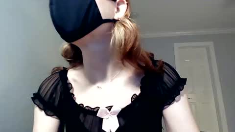 Snapshot of snuggle_b0t chatting on 03.07.25 snuggle_b0t online show from 03.07.25