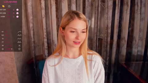 Snapshot of so__sweet chatting on 03.09.25 Alice - Birthday Girl online show from 03.09.25