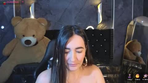 Snapshot of soffi_betacur_b chatting on 10.18.25 soffi_betacur_b online show from 10.18.25