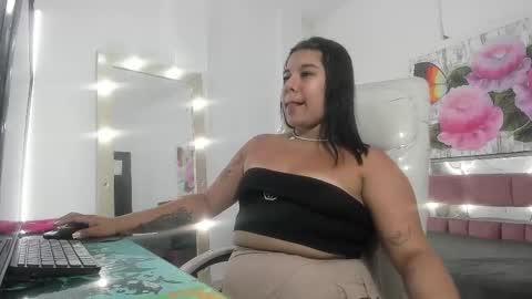 Snapshot of soffii_clarkk chatting on 11.22.25 soffii_clarkk online show from 11.22.25