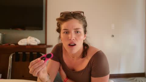 Julia    online show from 04.22.26