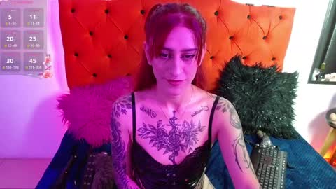 Snapshot of sofi_f_w chatting on 03.10.25 Sofi online show from 03.10.25