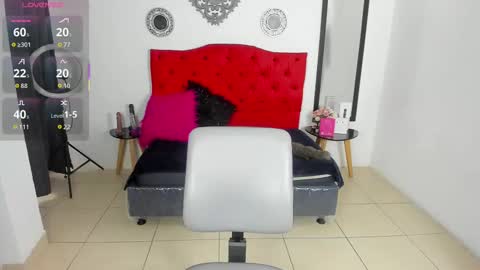 Snapshot of sofi_f_w chatting on 09.29.25 Sofi online show from 09.29.25