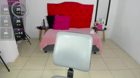 Snapshot of sofi_f_w chatting on 10.04.25 Sofi online show from 10.04.25