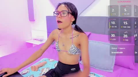 Snapshot of sofi_little2 chatting on 09.27.25 Sofia online show from 09.27.25