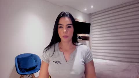Sofi Saenzz  online show from 10.14.25