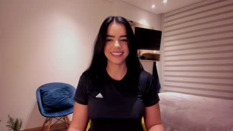 Sofi Saenzz  online show from 10.25.25