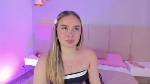Snapshot of sofia_pamela chatting on 12.27.24 SOFIA PAMELA online show from 12.27.24