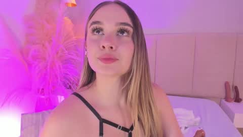 Snapshot of sofia_pamela chatting on 02.16.25 SOFIA PAMELA online show from 02.16.25