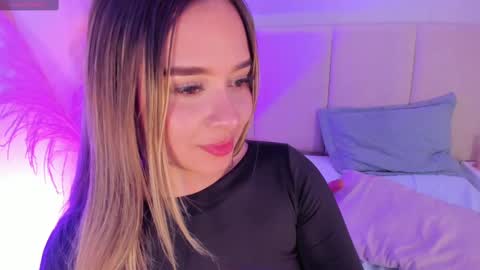 Snapshot of sofia_pamela chatting on 03.11.25 SOFIA PAMELA online show from 03.11.25