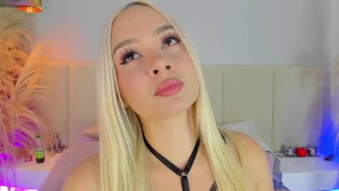 Snapshot of sofia_pamela chatting on 09.24.25 SOFIA PAMELA online show from 09.24.25