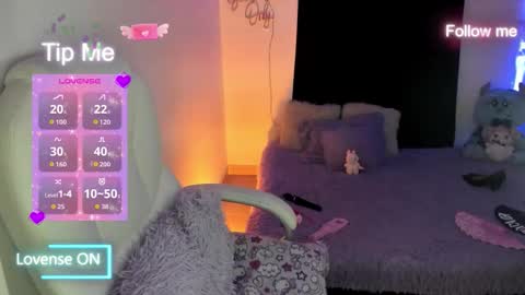 Sofia Thomson online show from 09.11.25