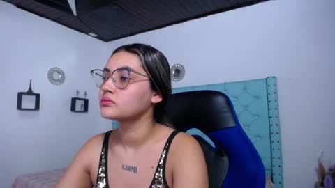 Snapshot of sofiaasexy19 chatting on 04.11.26 Sofia online show from 04.11.26