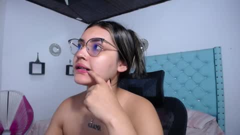 Snapshot of sofiaasexy19 chatting on 04.21.26 Sofia online show from 04.21.26