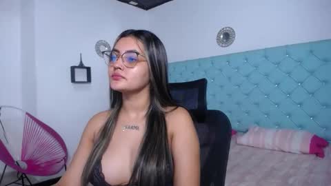 Snapshot of sofiaasexy19 chatting on 04.25.26 Sofia online show from 04.25.26