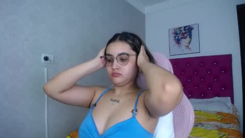 Snapshot of sofiaasexy19 chatting on 05.21.26 Sofia online show from 05.21.26