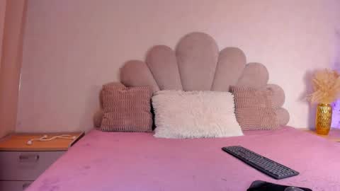 Snapshot of sofiagomez_1 chatting on 05.27.26 SOFI online show from 05.27.26