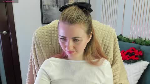 Snapshot of sofiangelaa chatting on 12.19.25 Sofia online show from 12.19.25