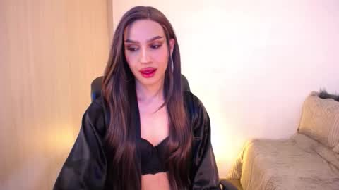 Snapshot of sofiaroamontoya chatting on 11.22.25 Samara Silex online show from 11.22.25