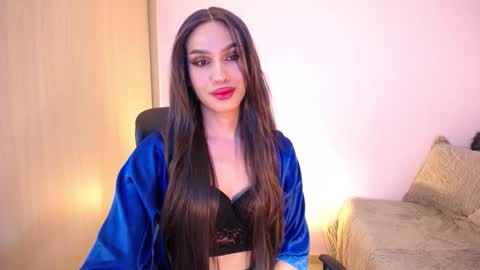 Snapshot of sofiaroamontoya chatting on 11.24.25 Samara Silex online show from 11.24.25