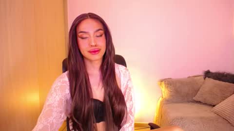 Snapshot of sofiaroamontoya chatting on 11.28.25 Samara Silex online show from 11.28.25