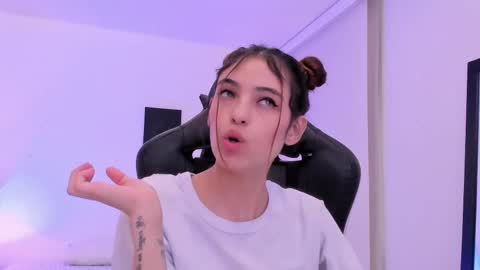 Sofia  Help me reach 5K followers  online show from 11.26.25