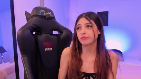 Sofia  Help me reach 5K followers  online show from 12.18.25