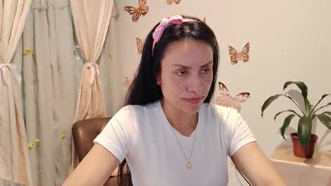 Sofi Bella online show from 11.05.25