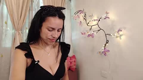 Snapshot of sofibelladelavega chatting on 04.22.26 Sofi Bella online show from 04.22.26