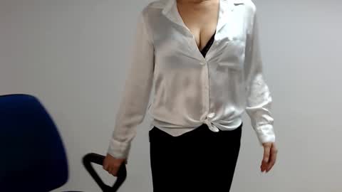 Sofie Velvet online show from 02.06.25